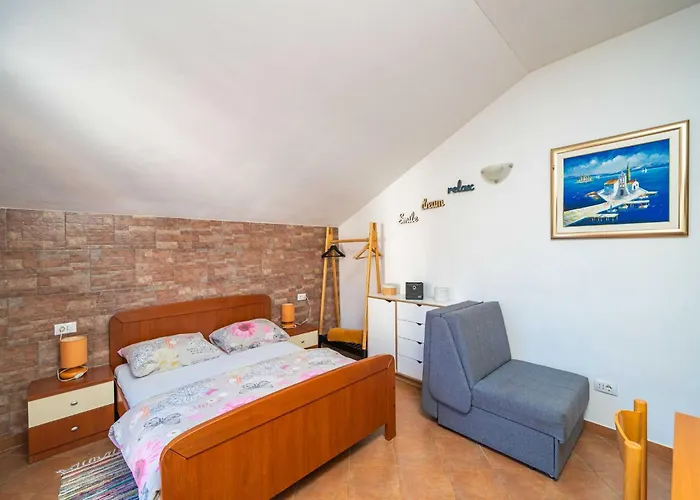 Appartamento Senjo - With Balcony And Garden View 5