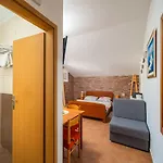 Apartman Senjo - With Balcony And Garden View 5 Cavtat