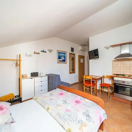 Apartment Senjo - With Balcony And Garden View 5 Cavtat