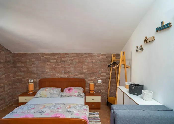 Senjo - With Balcony And Garden View 5 Apartament Cavtat